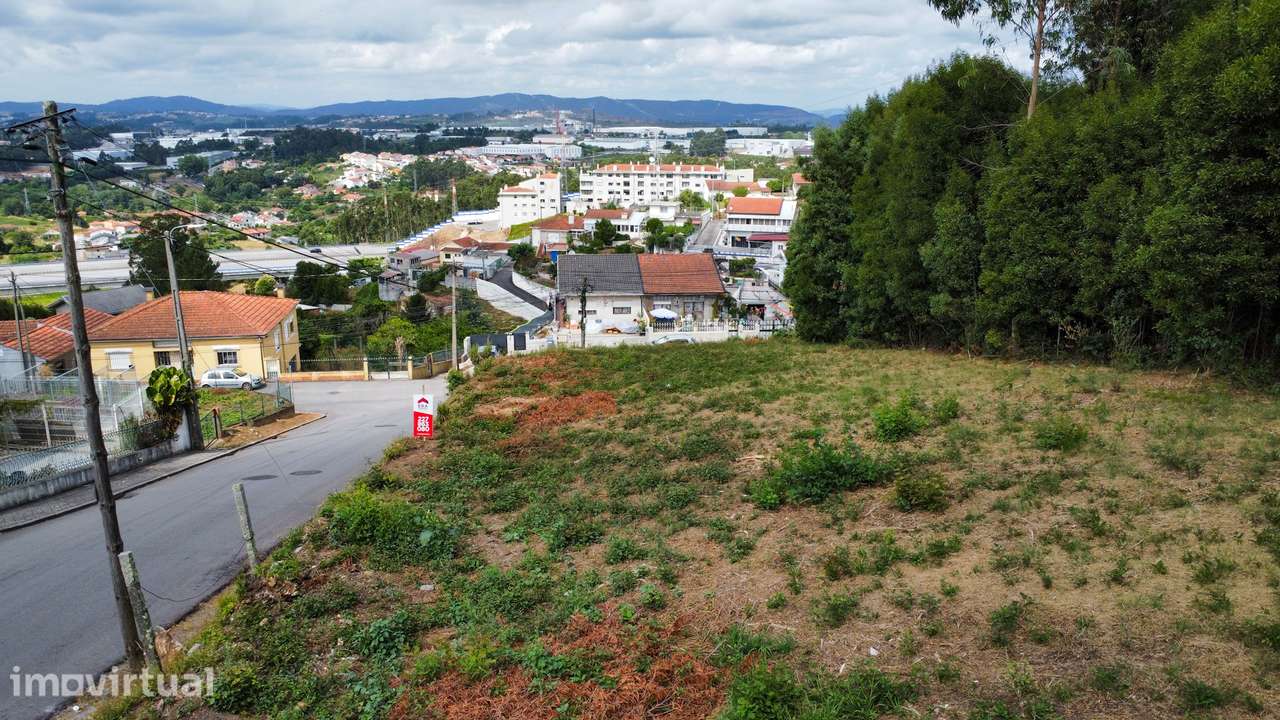 Terreno em gaveto com 3400m2 na zona da Alheira em Pedroso. - Grande imagem: 4/9
