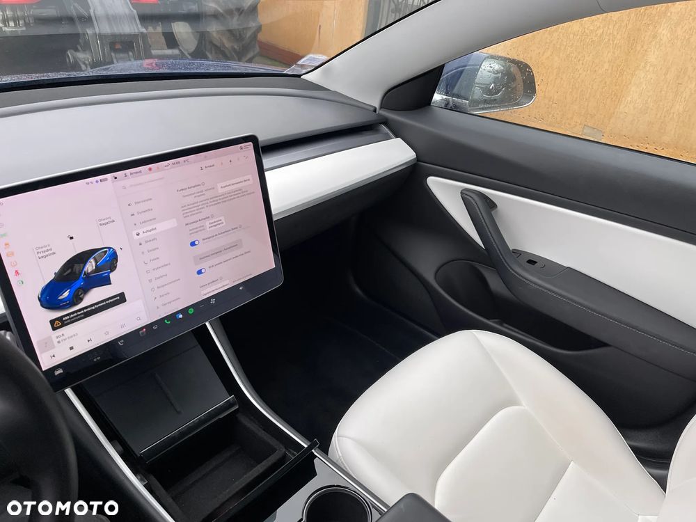 Tesla Model 3 - 11