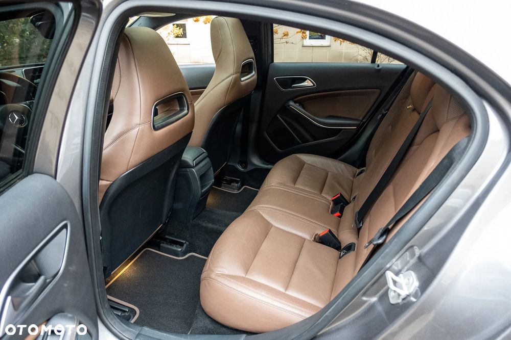 Mercedes-Benz Klasa A 180 7G-DCT Urban - 15