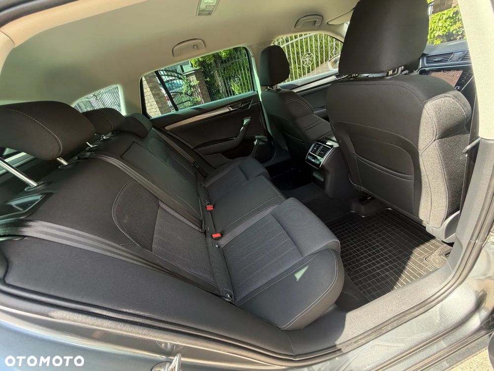 Skoda Superb 2.0 TDI SCR Style DSG - 35