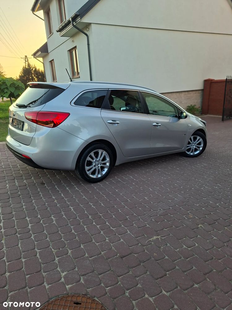 Kia Ceed 1.6 GDI Fifa World Cup Edition - 4