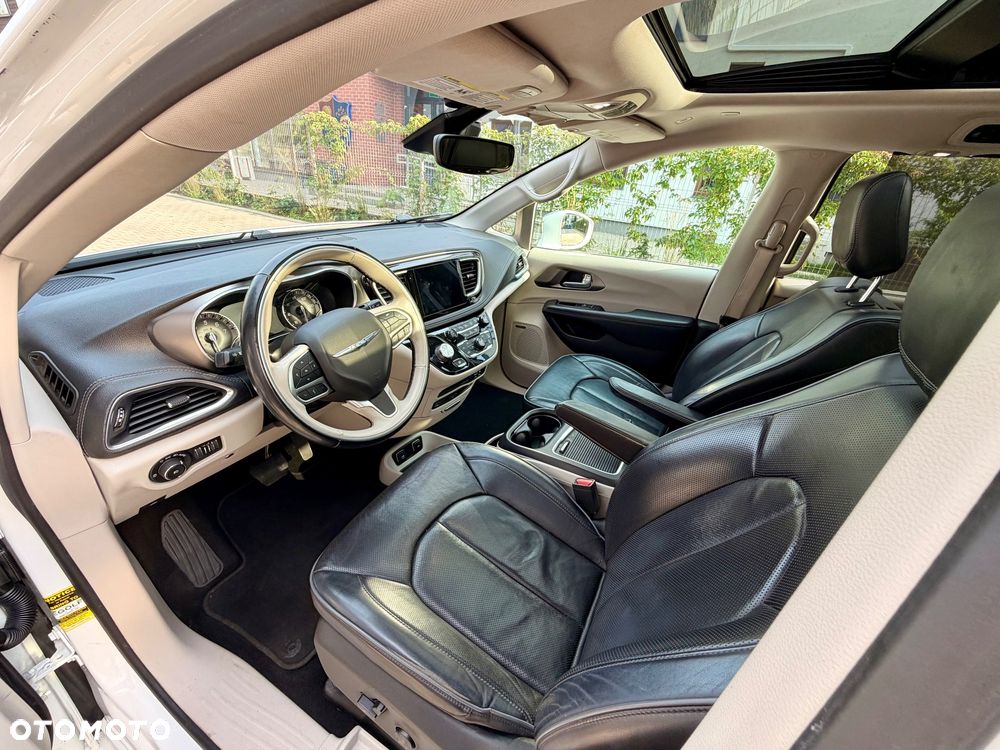 Chrysler Pacifica - 8