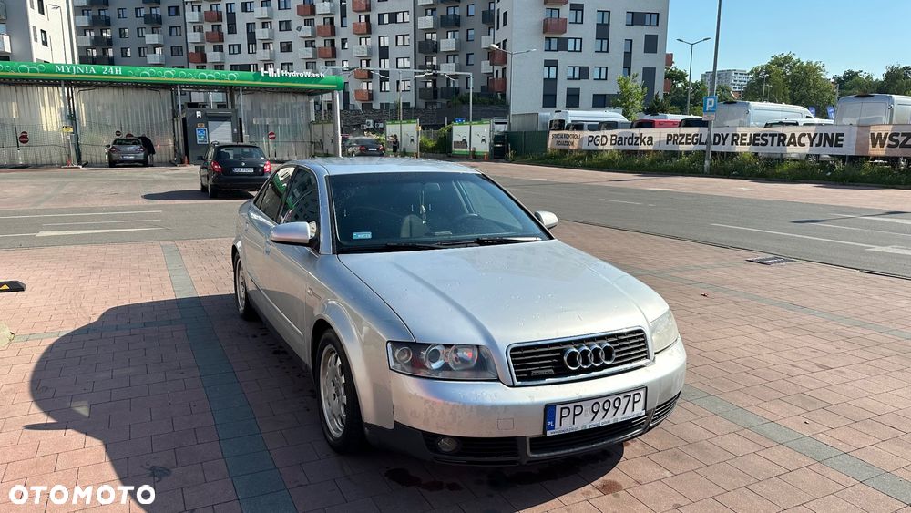 Audi A4 Limousine - 1