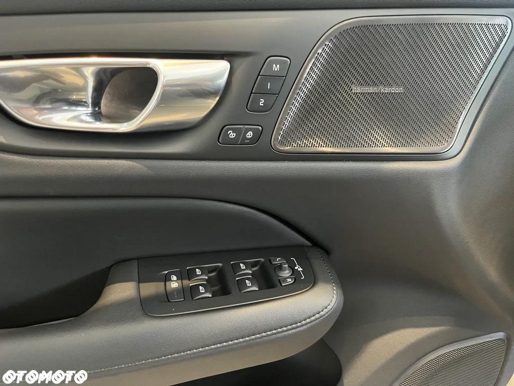 Volvo V60 B4 B Plus Dark - 11