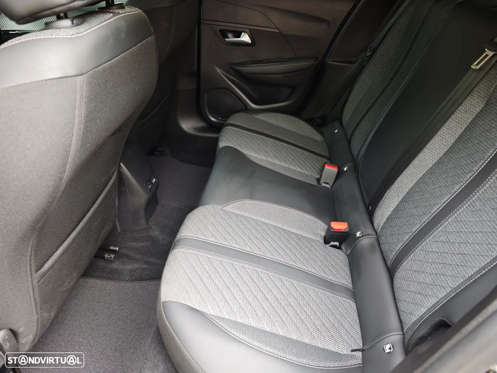 Peugeot e-208 Allure - 42