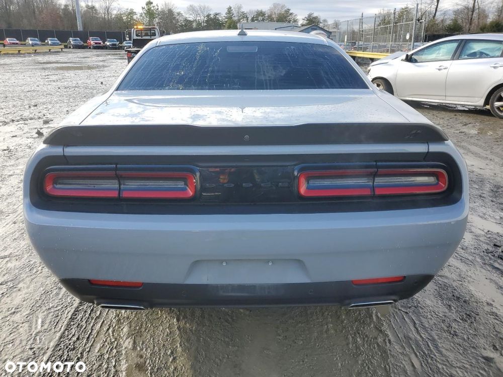 Dodge Challenger - 5