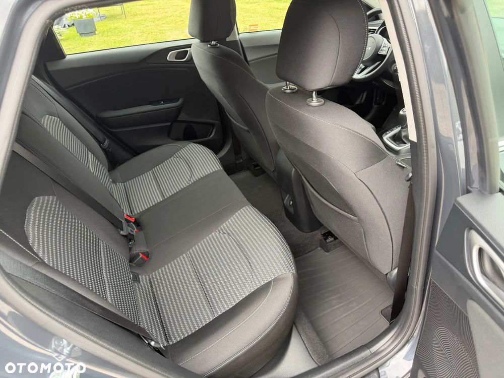 Kia Ceed 1.5 T-GDI M - 10