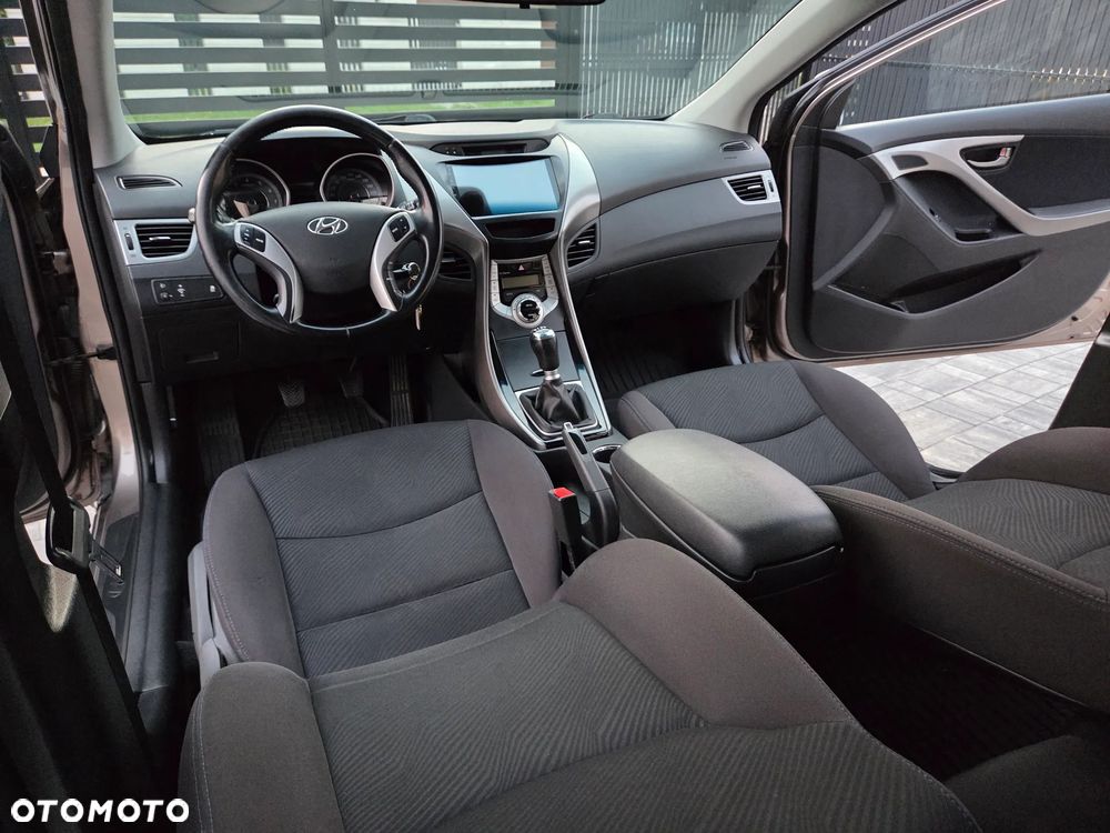 Hyundai Elantra 1.6 Comfort - 35