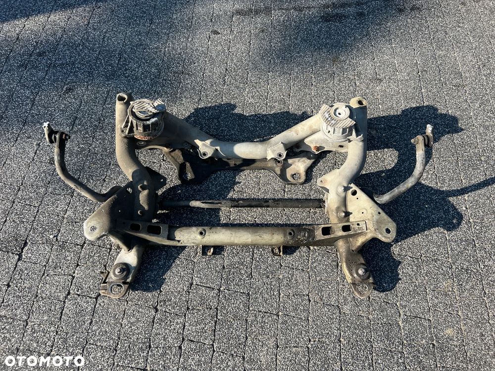 SANKI WÓZEK KOŁYSKA MERCEDES W212 5.5 V8 - 1