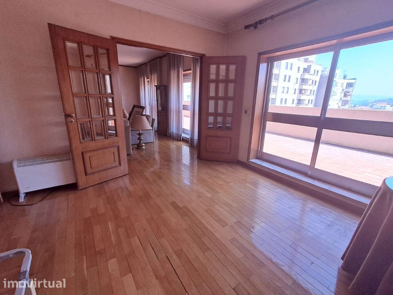 Apartamento T4+2 Duplex, com terraço em São João da Madeira. - Grande imagem: 2/33