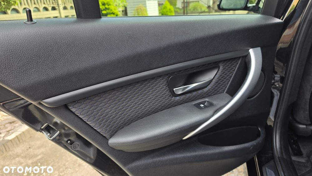 BMW Seria 3 330d M Sport - 16