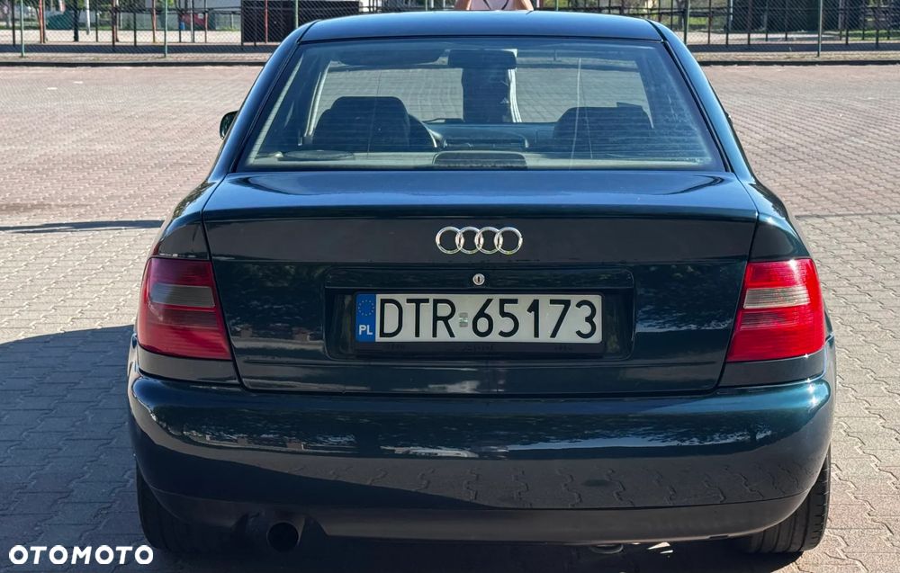 Audi A4 Limousine 1.8 - 8