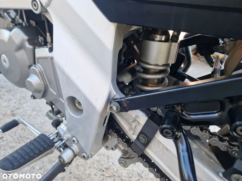 Suzuki V-STROM - 32