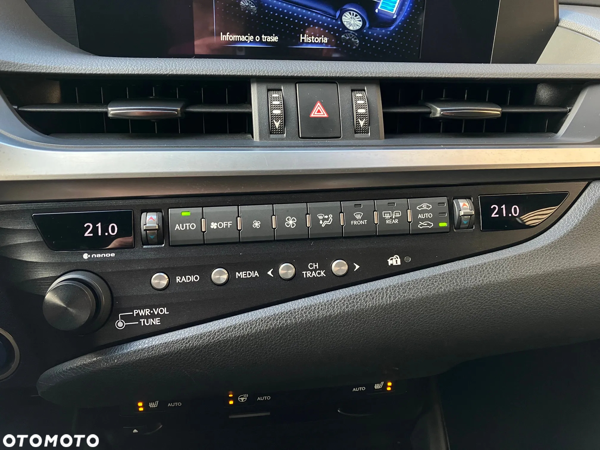 Lexus ES 300h F Sport - 28