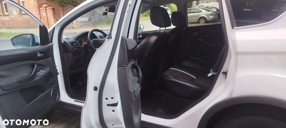 Ford Kuga - 12