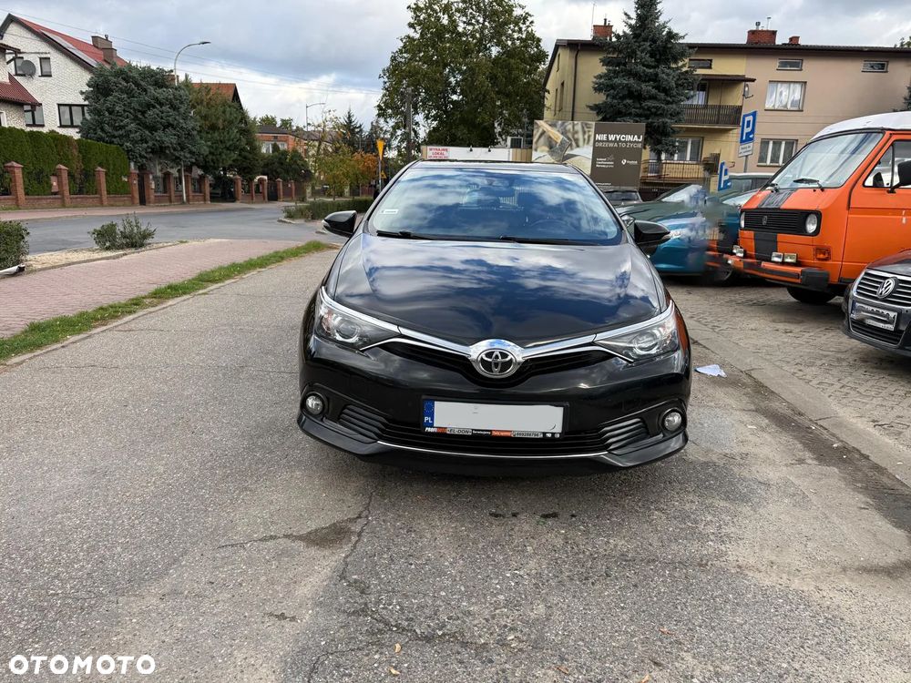 Toyota Auris 2017 photo 2