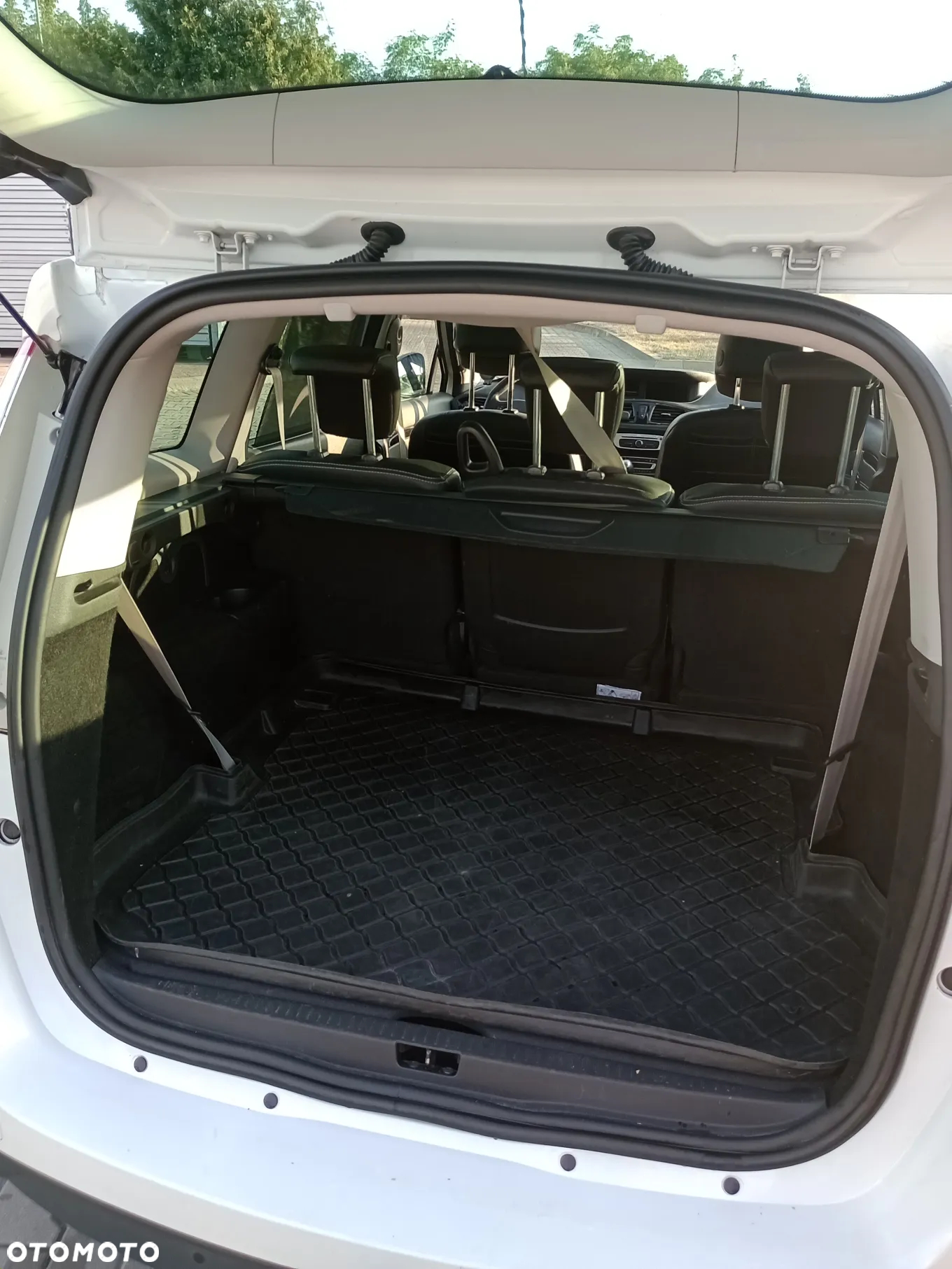 Renault Grand Scenic ENERGY TCe 130 S&S Bose Edition - 10