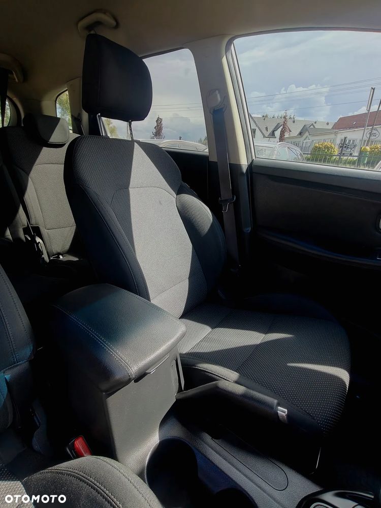 Kia Carens 1.6 GDI Attract - 15