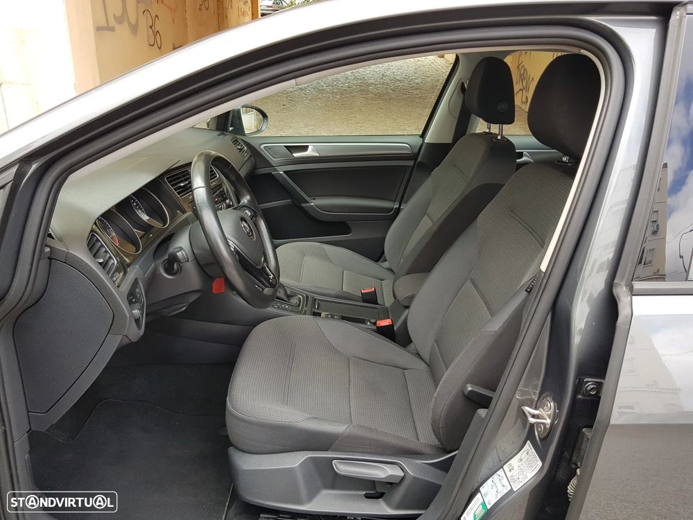 VW Golf Variant 1.6 TDi Confortline DSG - 31