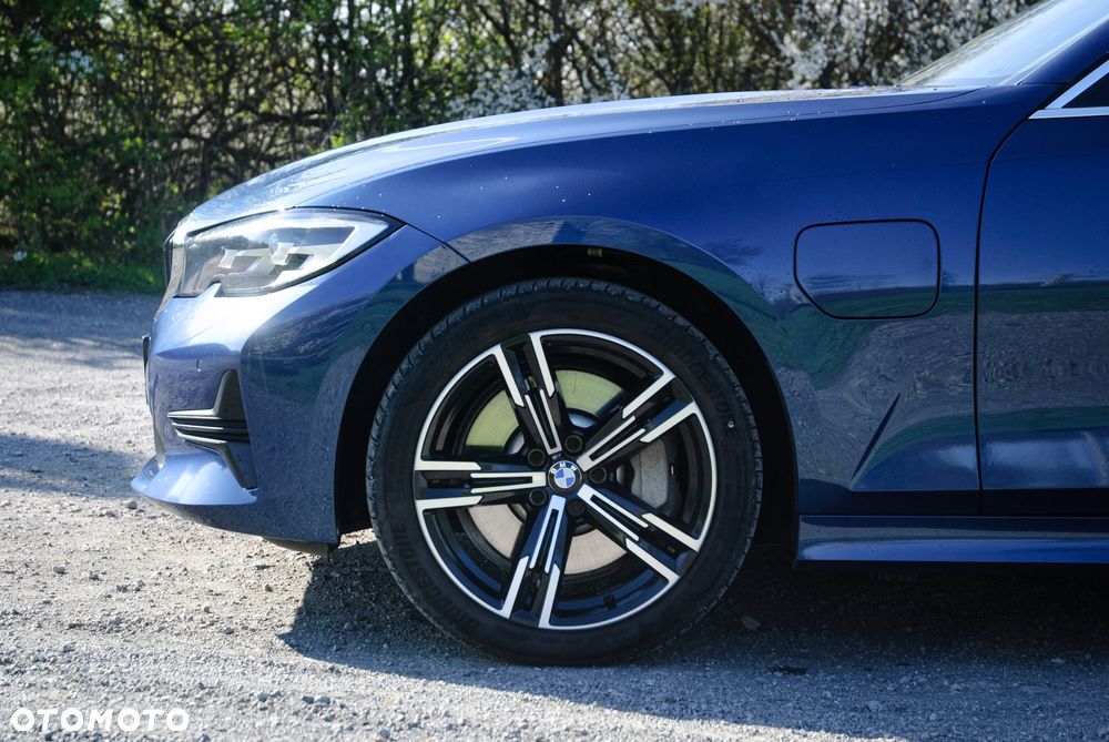 BMW Seria 3 330e - 12