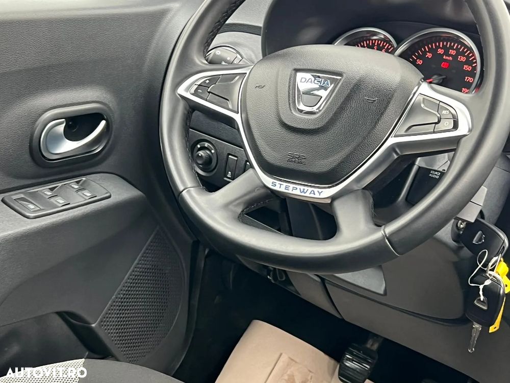 Dacia Lodgy TCe 130 GPF Stepway - 23