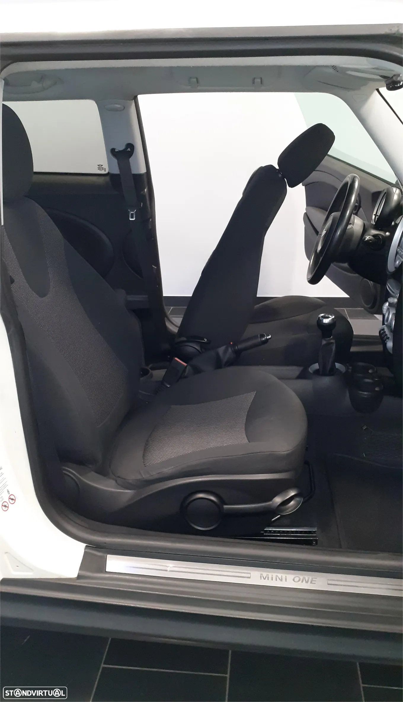 MINI 3 Portas One D - 10