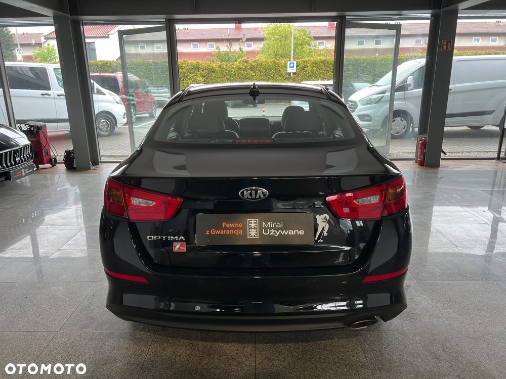 Kia Optima 2.0 L - 12