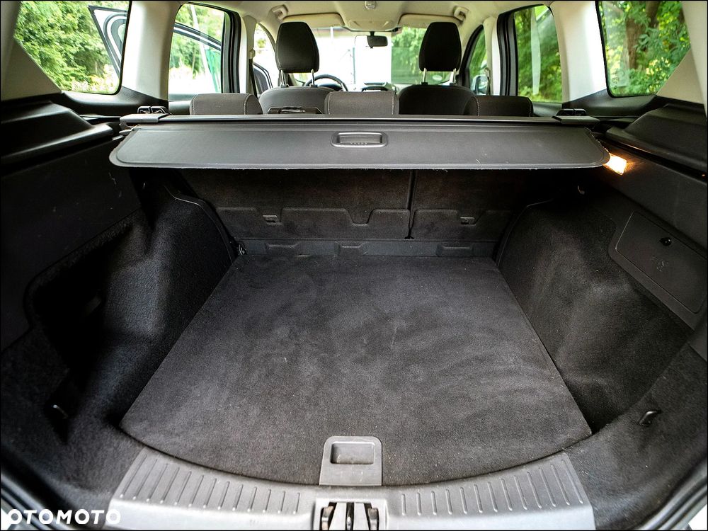 Ford Kuga - 37