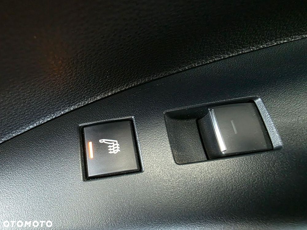 Toyota Corolla 1.8 Hybrid Executive - 12