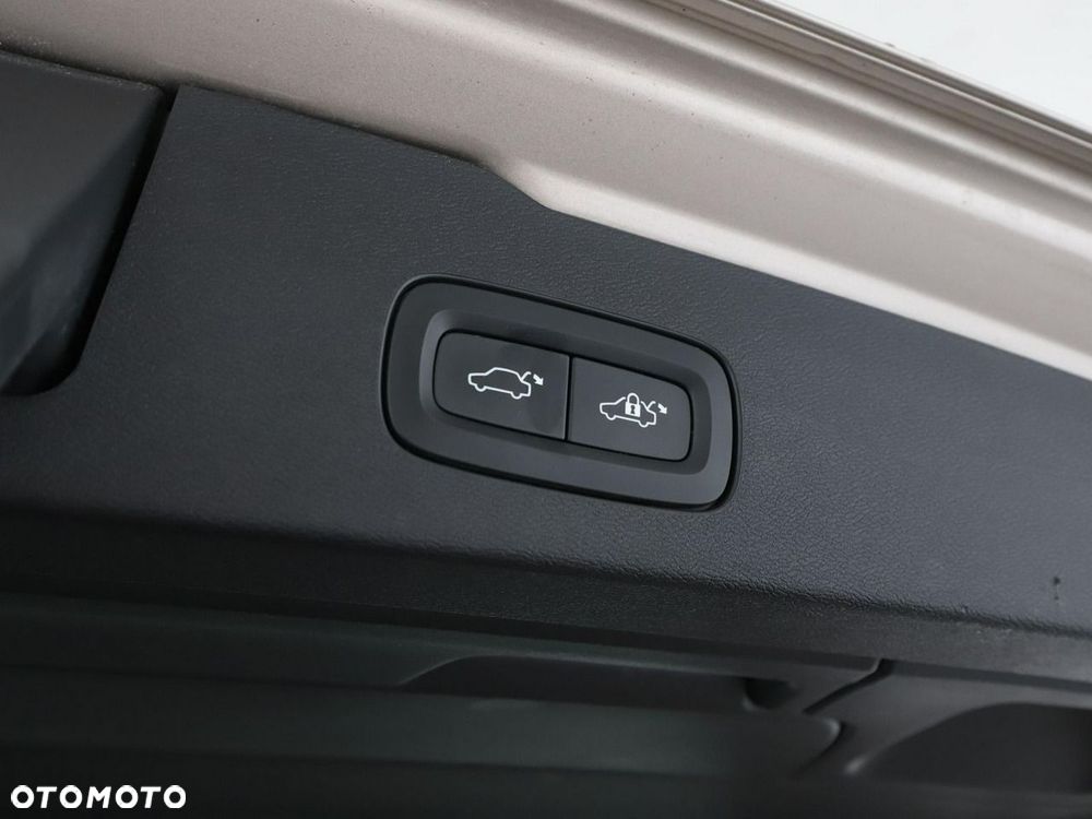 Volvo V60 B4 D Core - 39