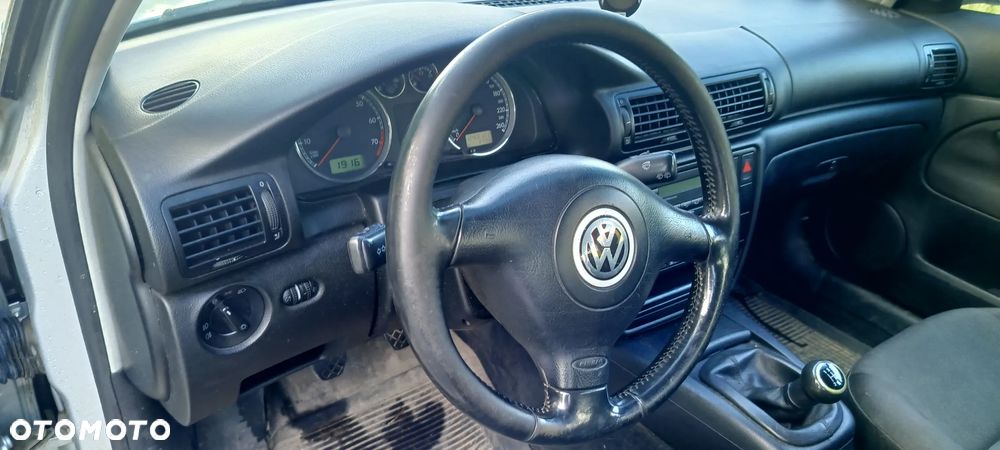 Volkswagen Passat Variant 1.6 - 10