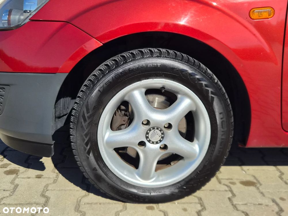 Ford Fiesta 1.3 Ghia - 36