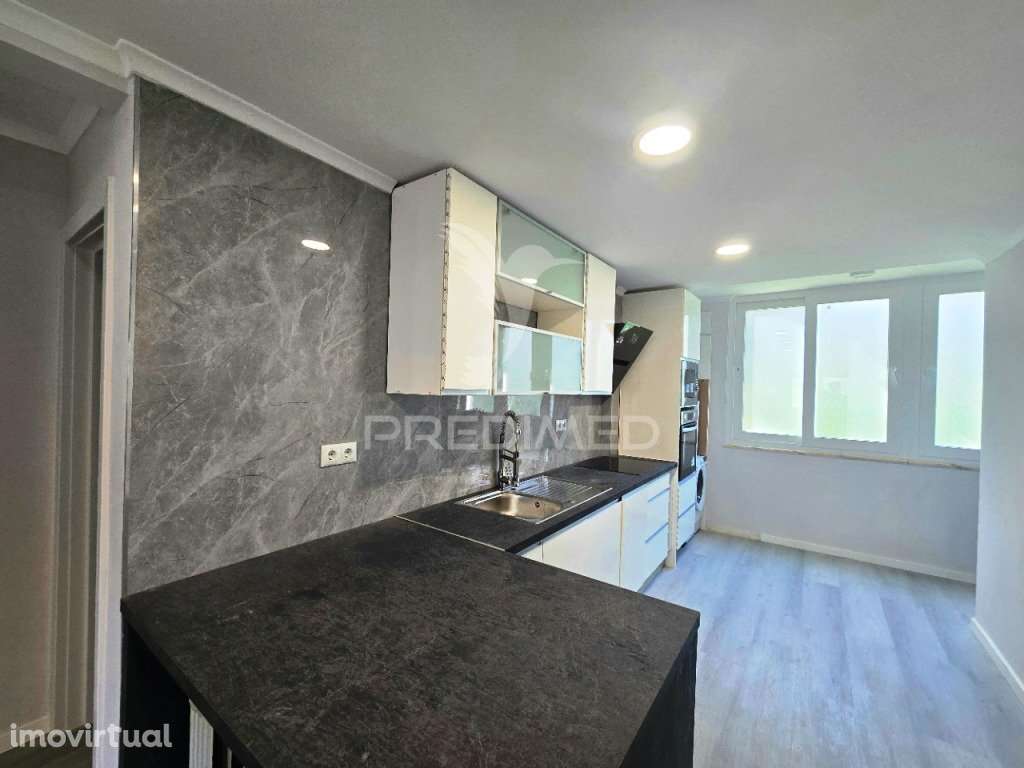 Apartamento T2, totalmente remodelado, em Benfica - Lisboa - Grande imagem: 2/14