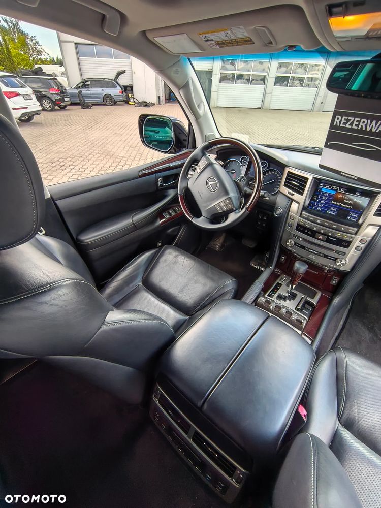 Lexus LX - 9