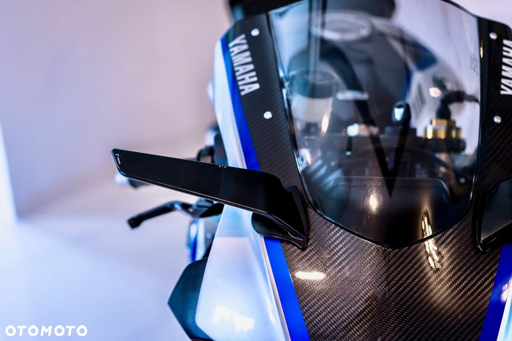 Yamaha R1 - 15