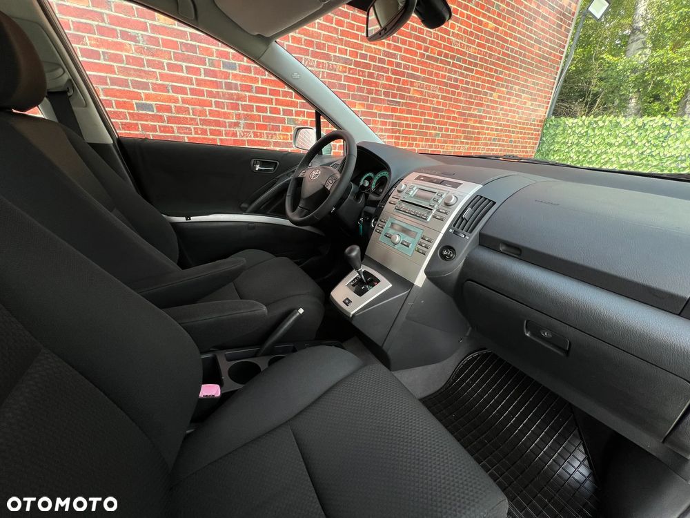 Toyota Corolla Verso - 10