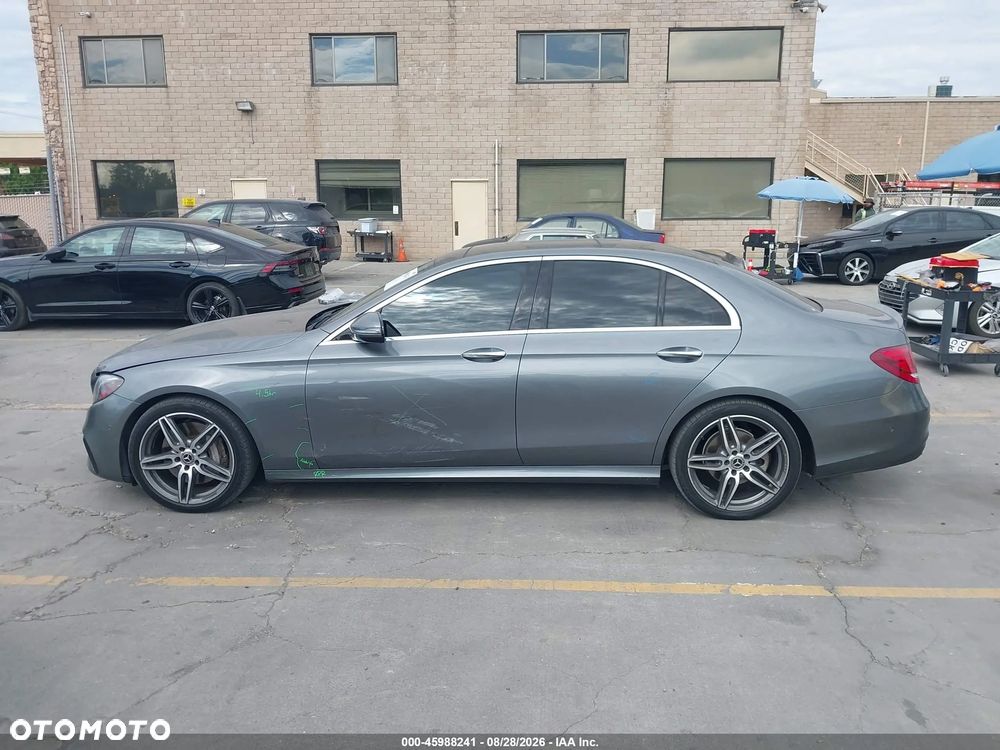 Mercedes-Benz Klasa E 300 9G-TRONIC AMG Line - 10