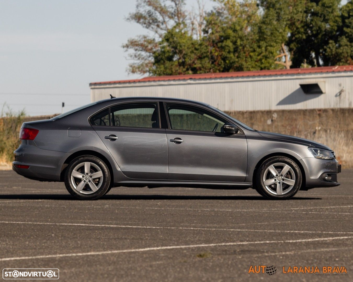VW Jetta 1.6 TDi Confortline - 10