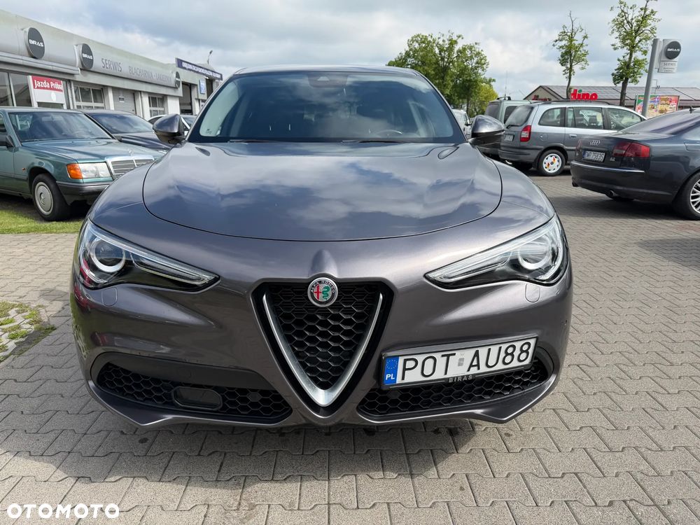 Alfa Romeo Stelvio - 2