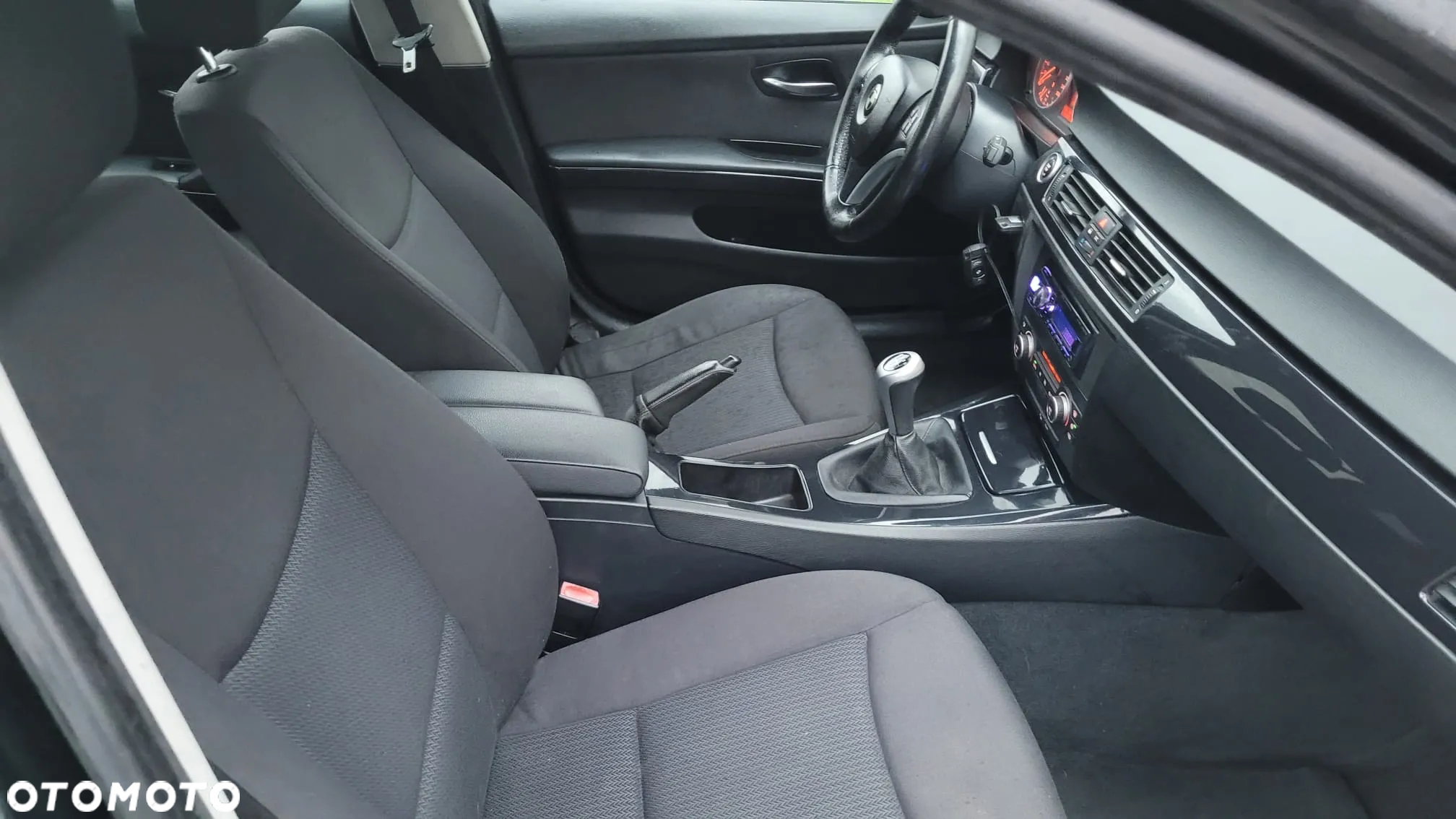 BMW Seria 3 320d xDrive DPF Touring - 12