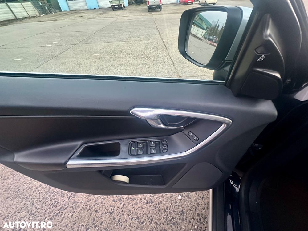 Volvo XC 60 D5 AWD Aut. RDesign - 10