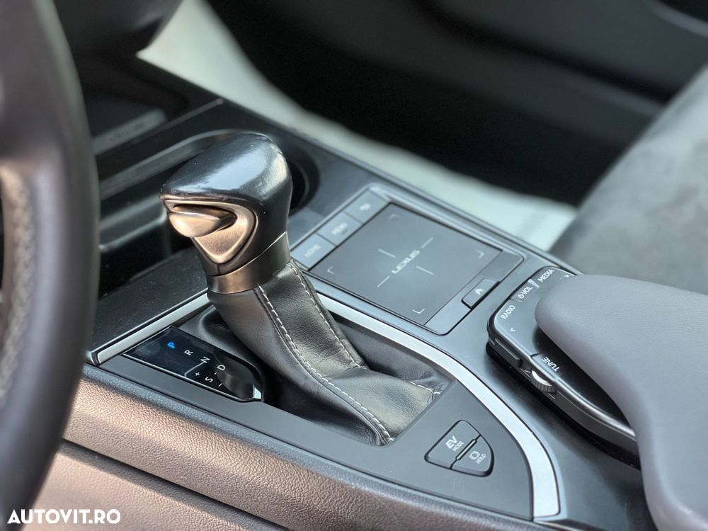 Lexus UX 250h 2.0L HEV 20H- (178 HP) 4X4 CVT Business - 10