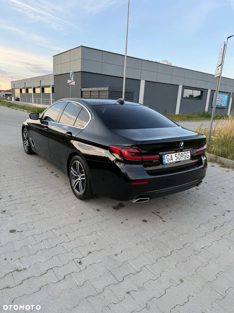 BMW Seria 5 518d - 12