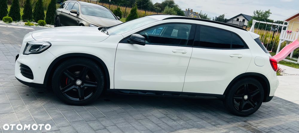 Mercedes-Benz GLA 180 d 7G-DCT AMG Line - 4