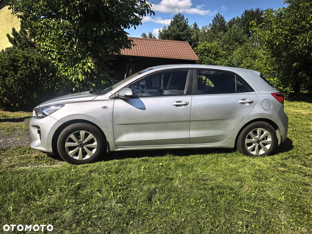 Kia Rio 1.2 L - 8