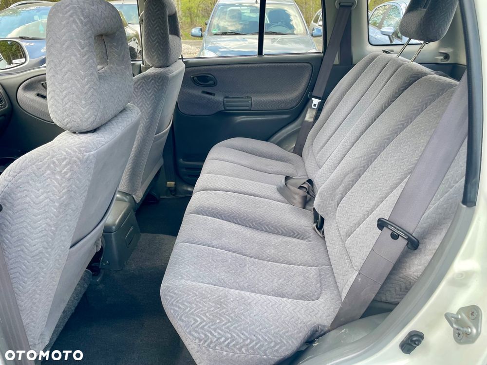 Suzuki Grand Vitara 2.0 Club - 30