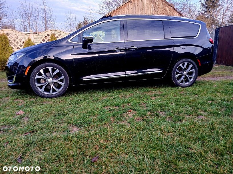 Chrysler Pacifica - 4