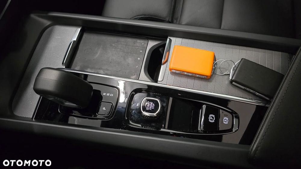 Volvo V60 B4 B DKG Plus Dark - 29