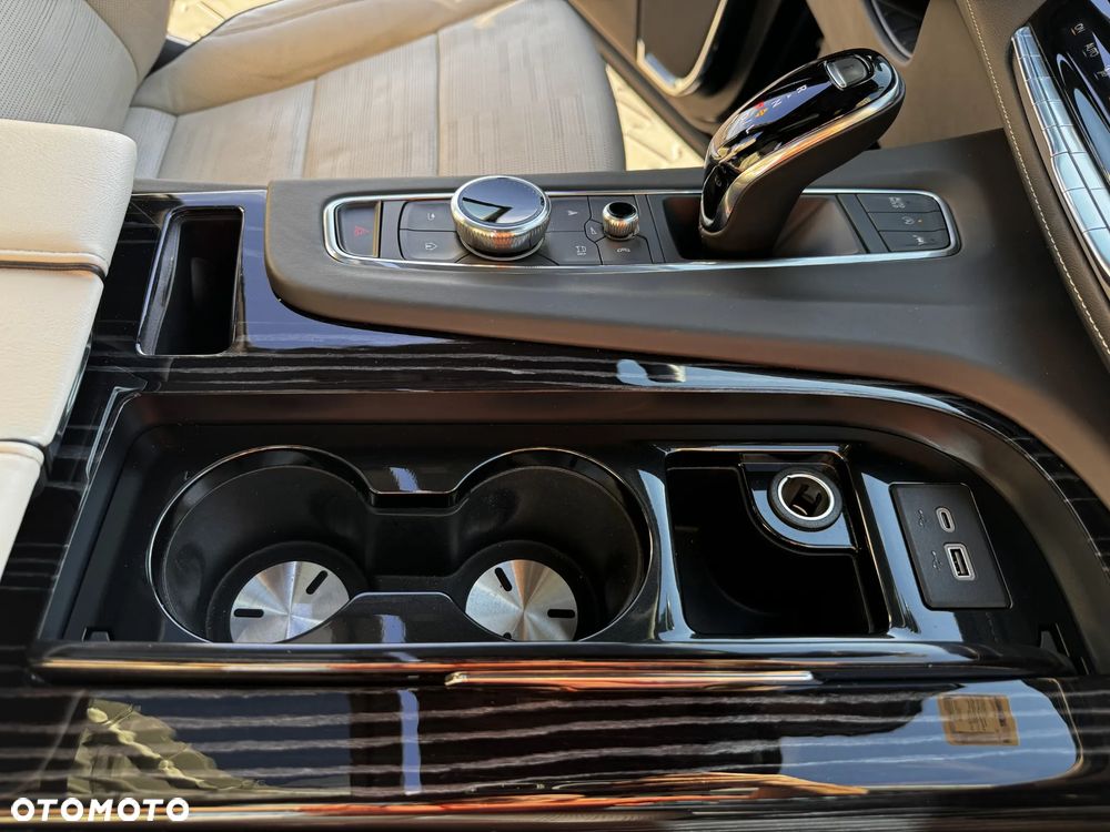 Cadillac Escalade 6.2 V8 AWD AT Platinum - 32