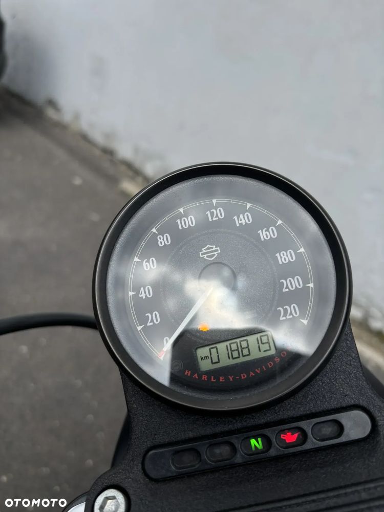 Harley-Davidson Sportster Iron 883 - 16